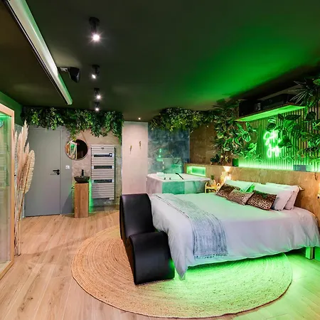 Jungle Avec Spa, Sauna, Et Cinéma * Roquebrune-sur Argens