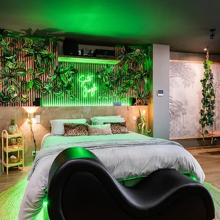 Appartement Jungle Avec Spa, Sauna, Et Cinéma *